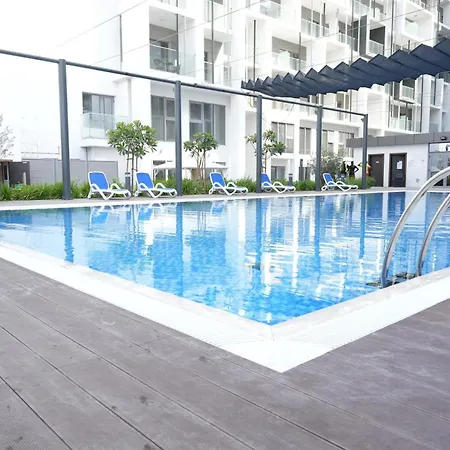 Poolside Charm Apartment Abu Dhabi Exterior photo