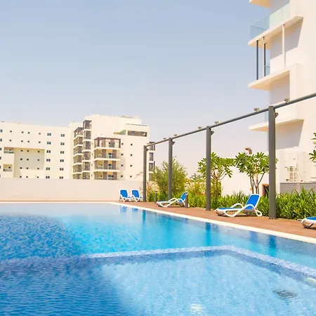 Poolside Charm Apartment Abu Dhabi Exterior photo