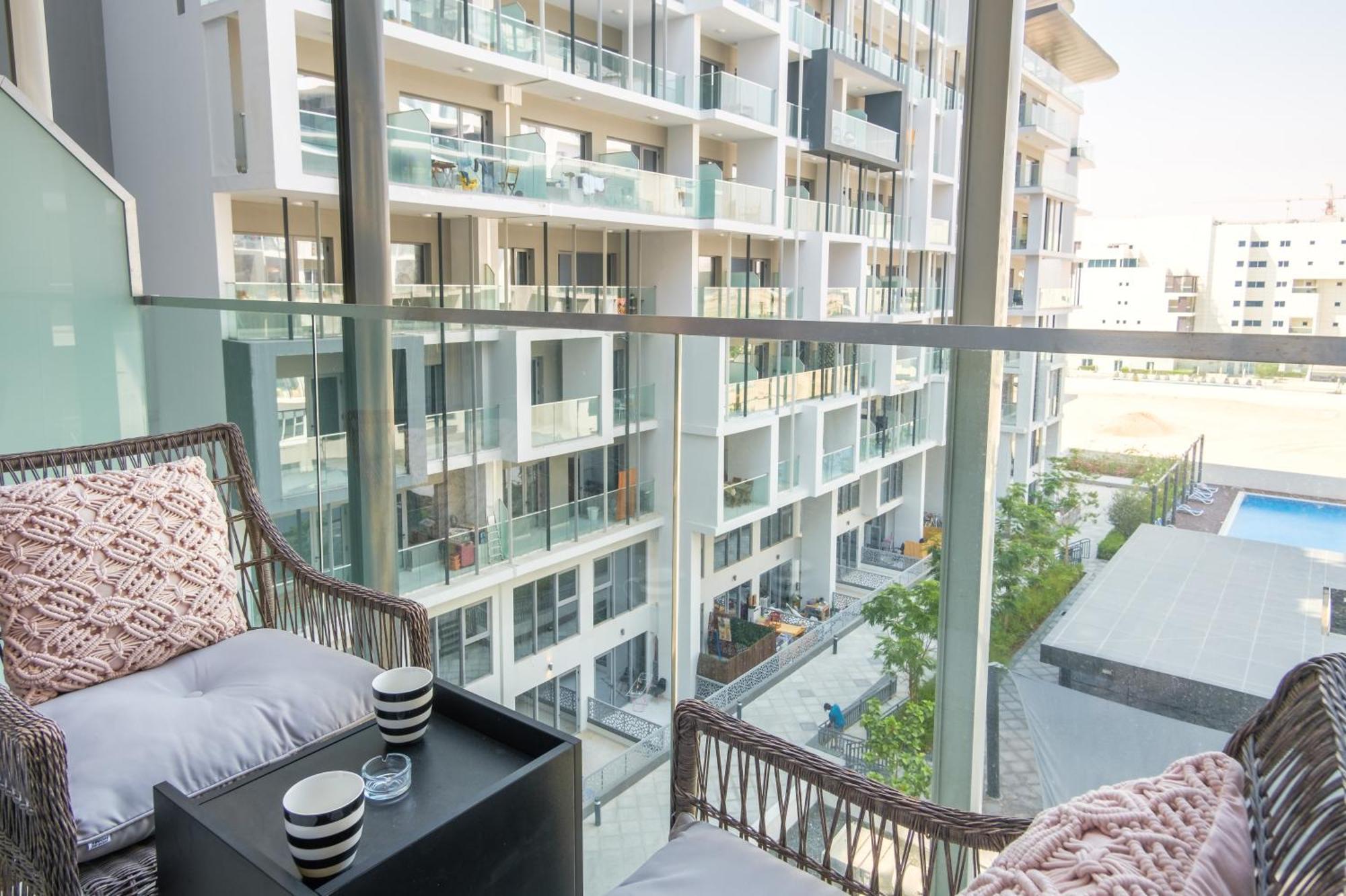 Appartement Poolside Charm